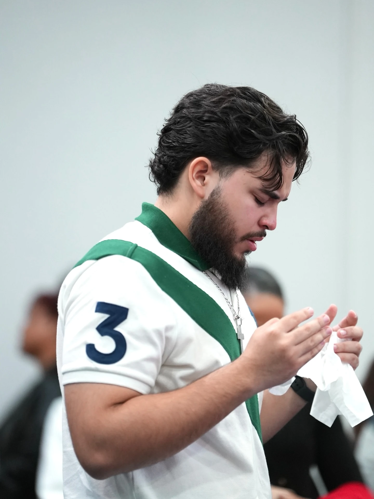 Prayer and worship at Iglesia Casa de Oración