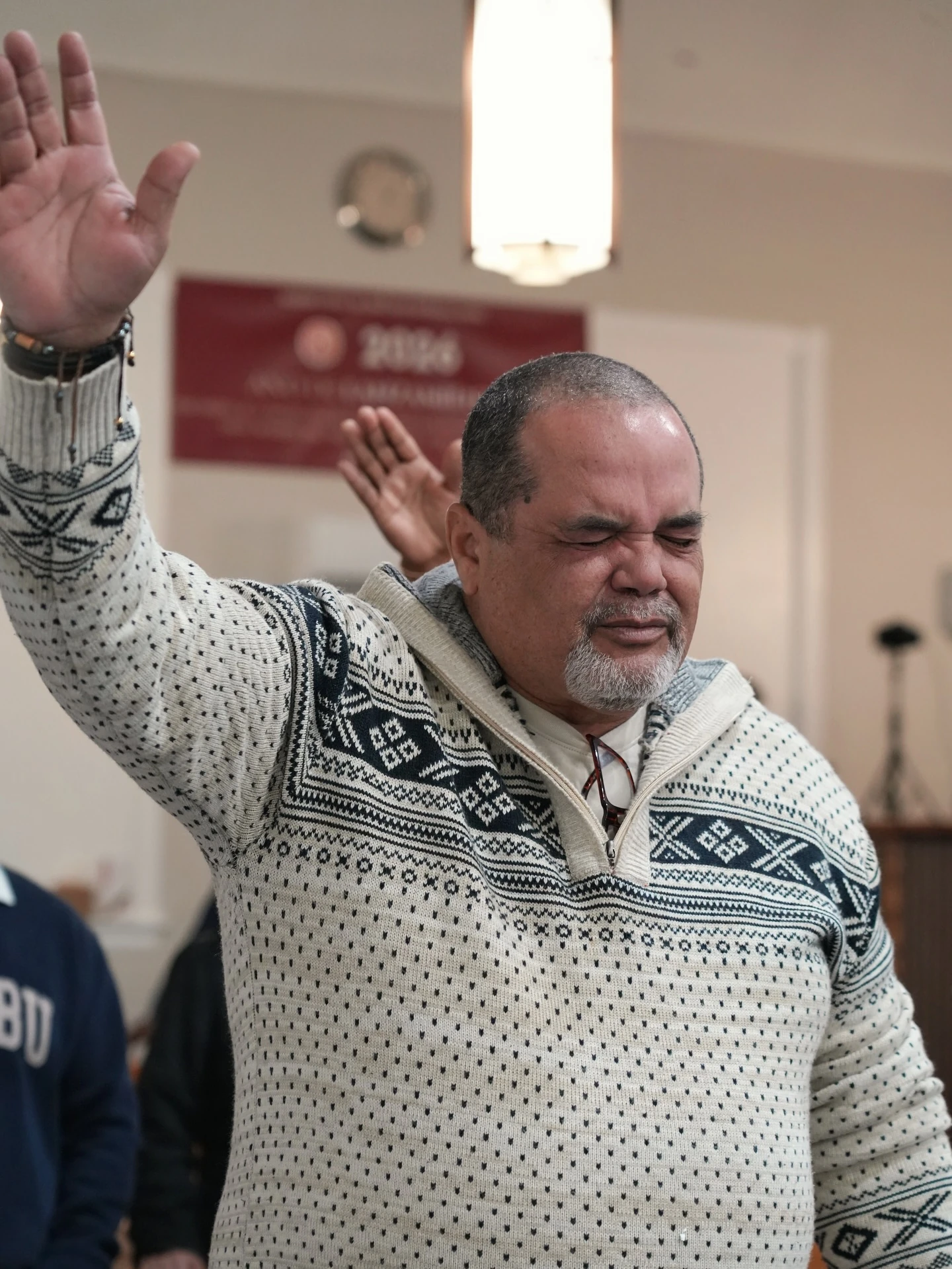 A moment of worship and prayer at Casa de Oración
